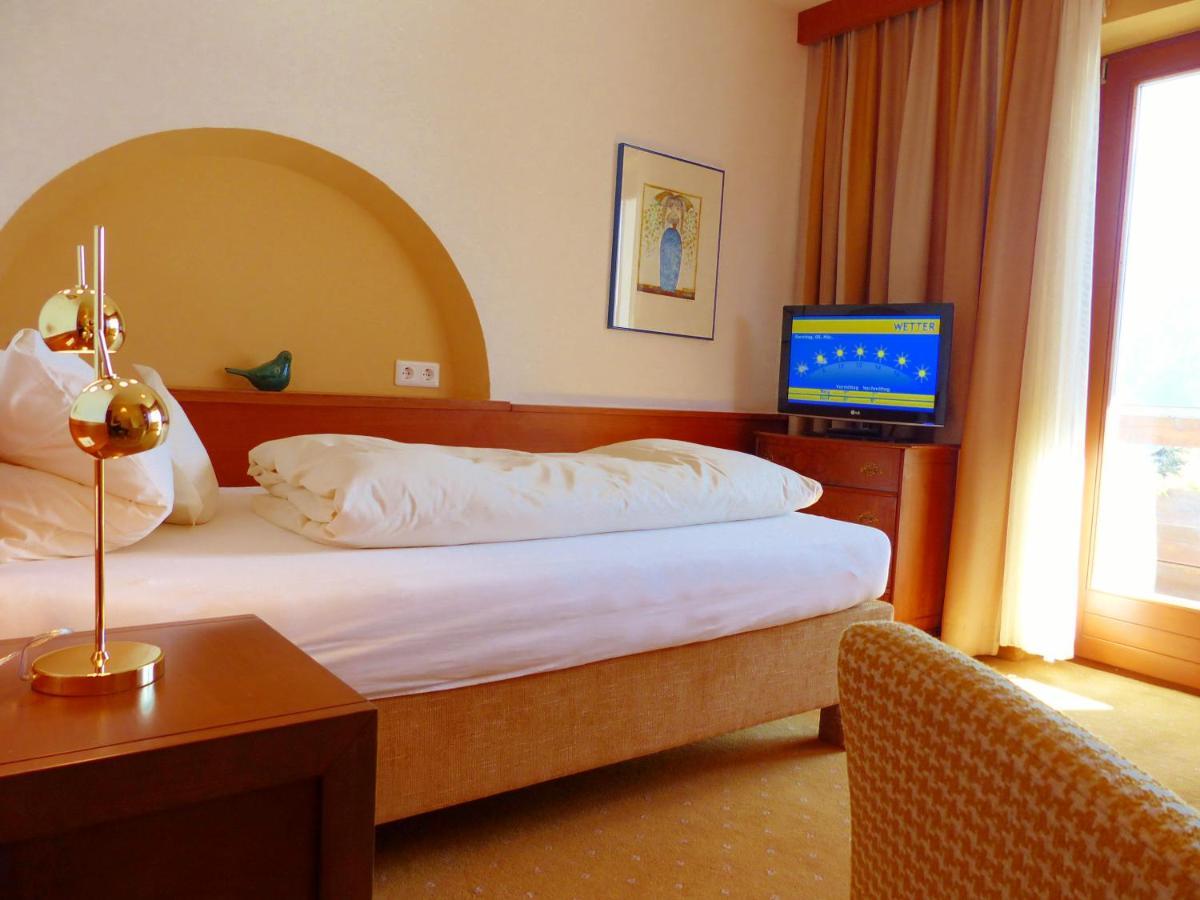 Hotel Garni Zerzer Зерфаус Екстериор снимка