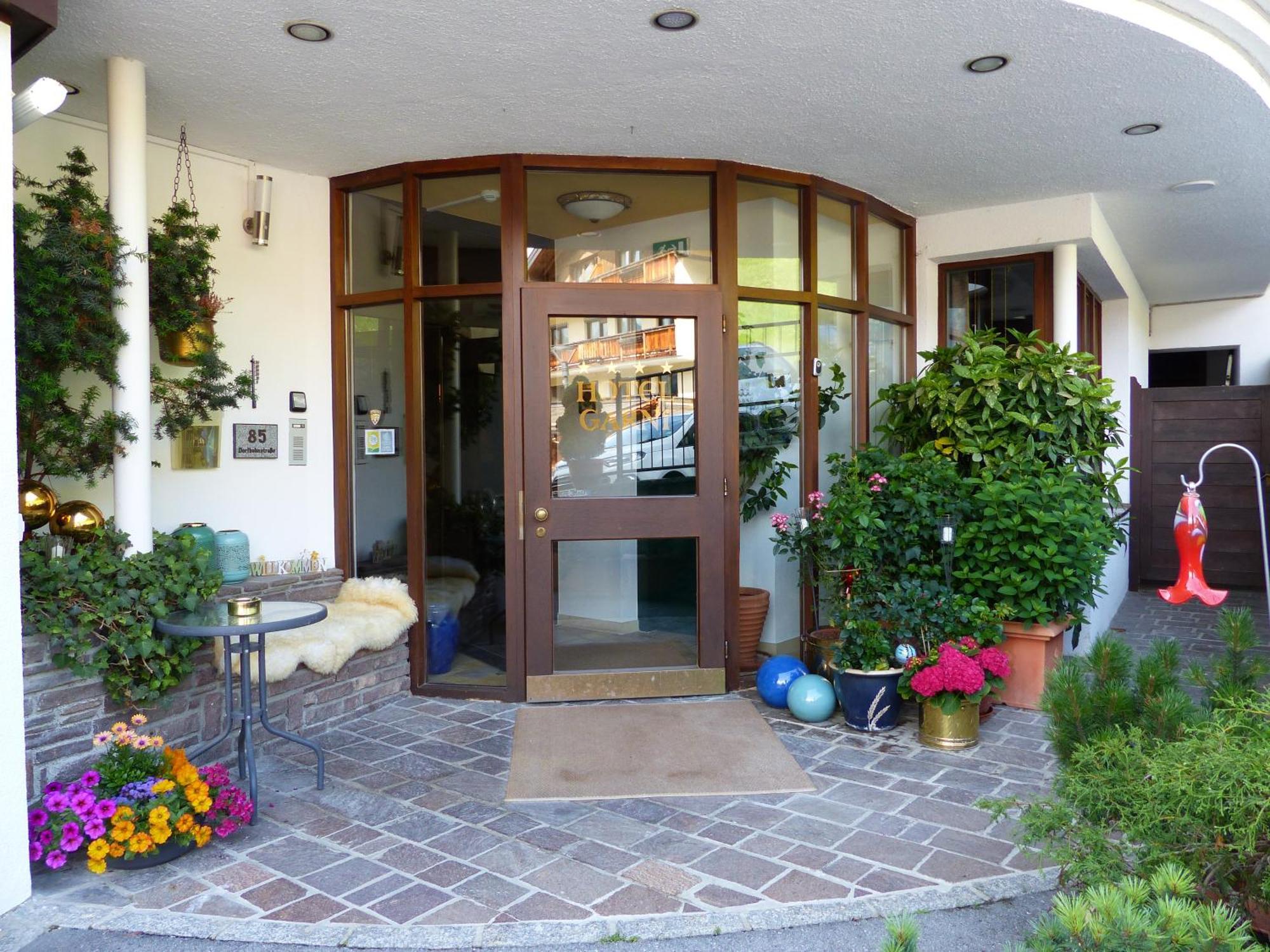 Hotel Garni Zerzer Зерфаус Екстериор снимка