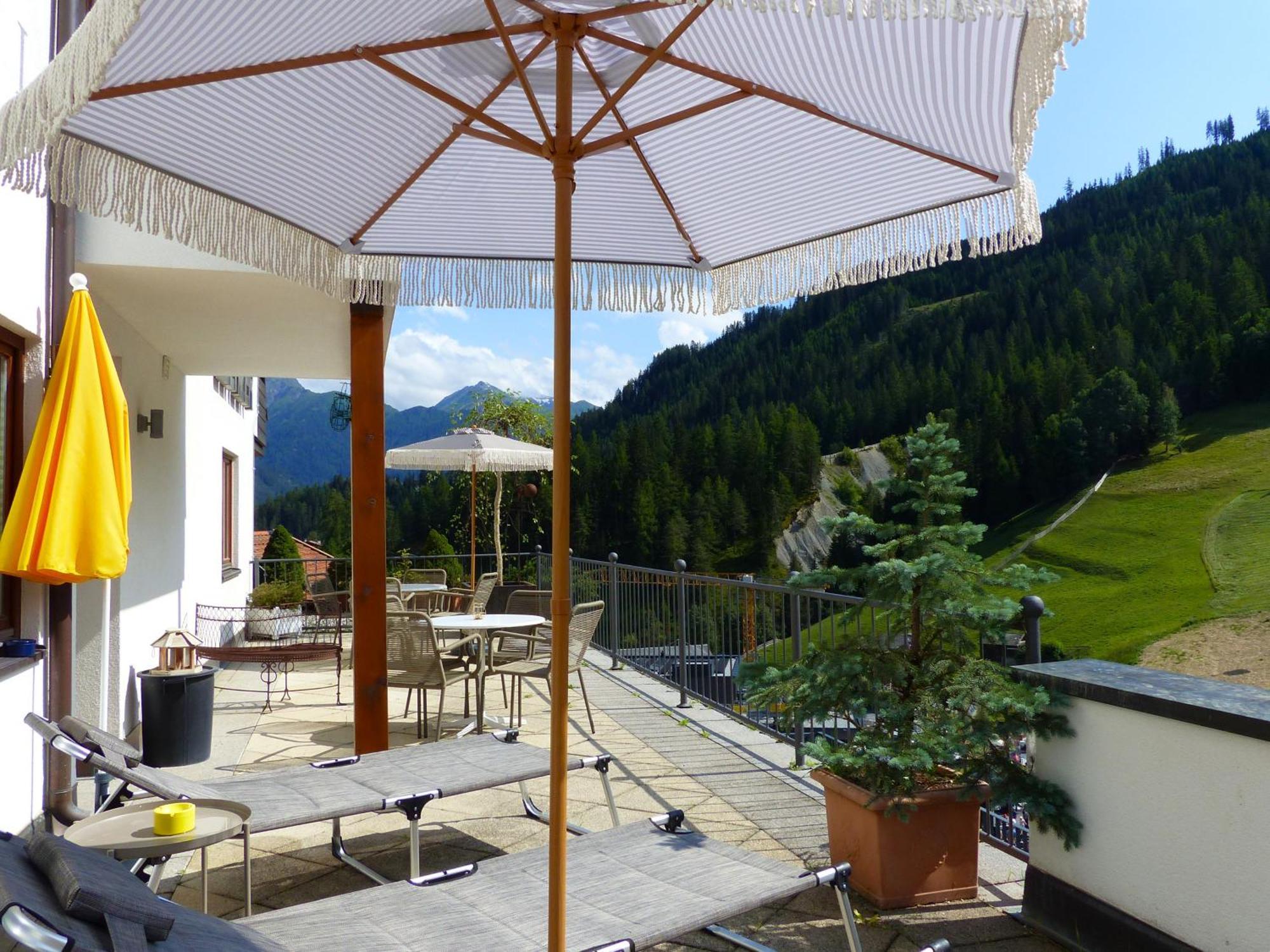 Hotel Garni Zerzer Зерфаус Екстериор снимка