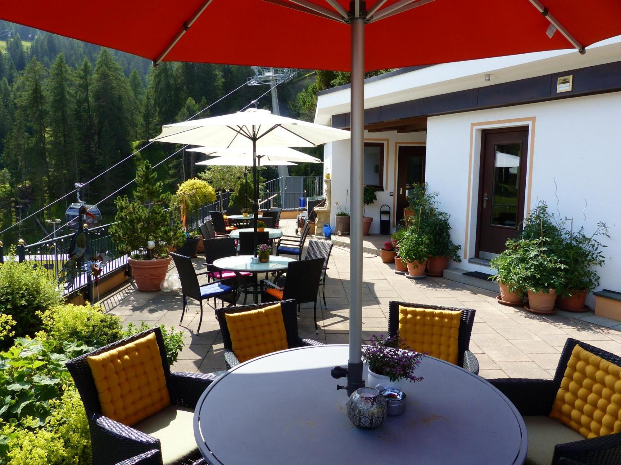 Hotel Garni Zerzer Зерфаус Екстериор снимка
